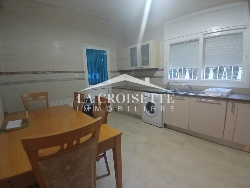 Rez-de-chaussée de villa meublé S+3 avec jardin à Carthage